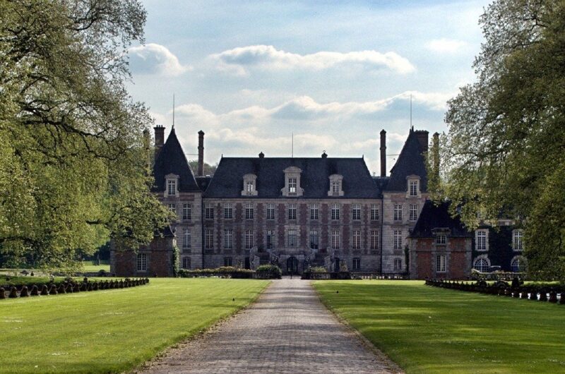 chateau-de-courances-1103611_1280-1